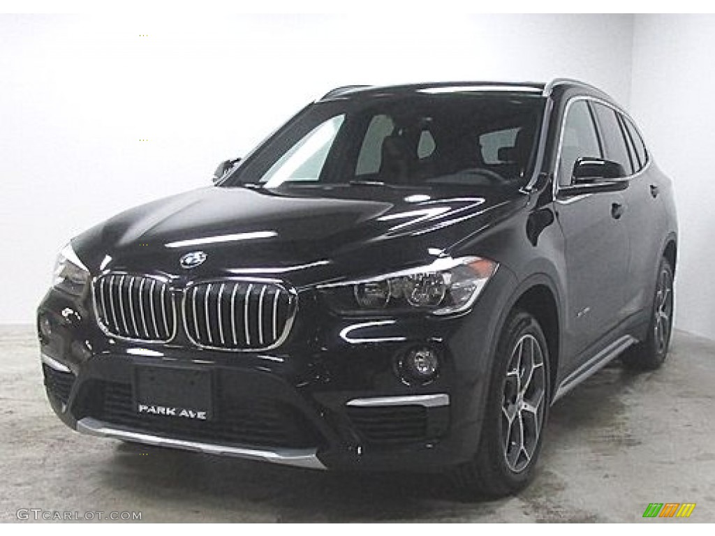 2018 X1 xDrive28i - Black Sapphire Metallic / Black photo #1