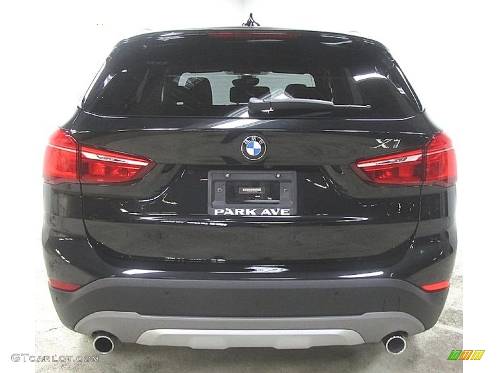 2018 X1 xDrive28i - Black Sapphire Metallic / Black photo #3