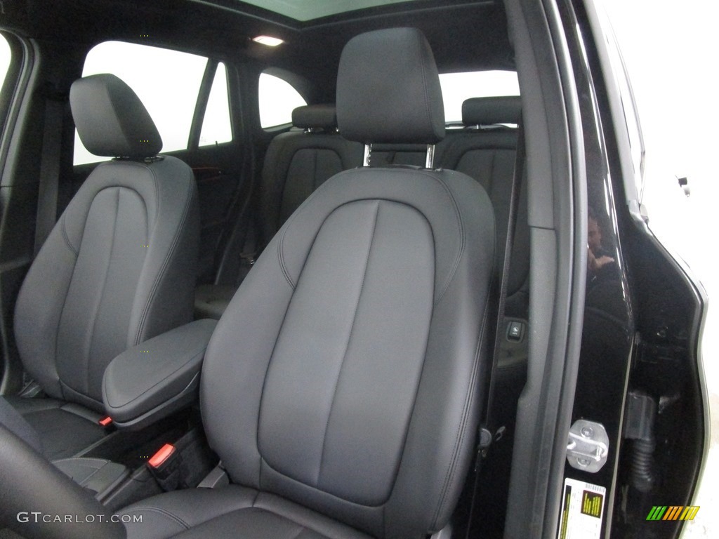 2018 X1 xDrive28i - Black Sapphire Metallic / Black photo #8
