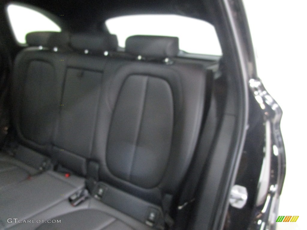 2018 X1 xDrive28i - Black Sapphire Metallic / Black photo #11