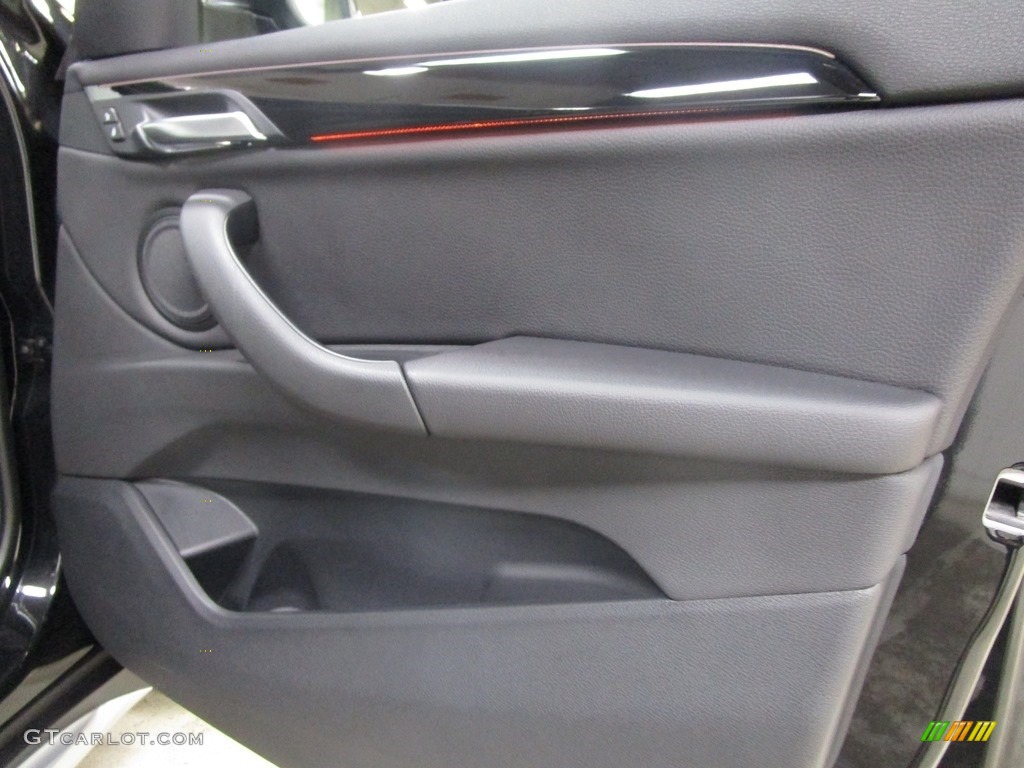 2018 X1 xDrive28i - Black Sapphire Metallic / Black photo #13