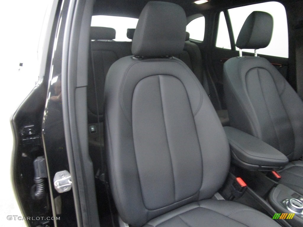 2018 X1 xDrive28i - Black Sapphire Metallic / Black photo #14