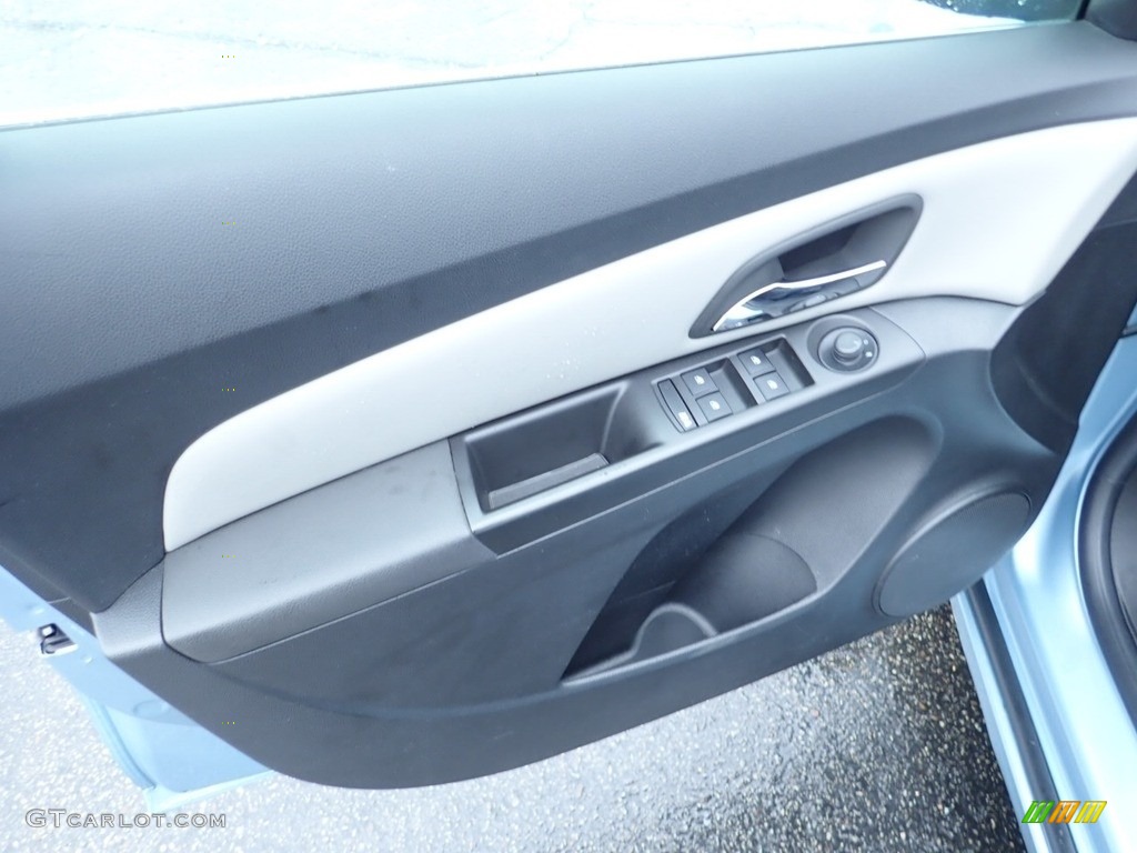 2012 Cruze LS - Ice Blue Metallic / Jet Black/Medium Titanium photo #23