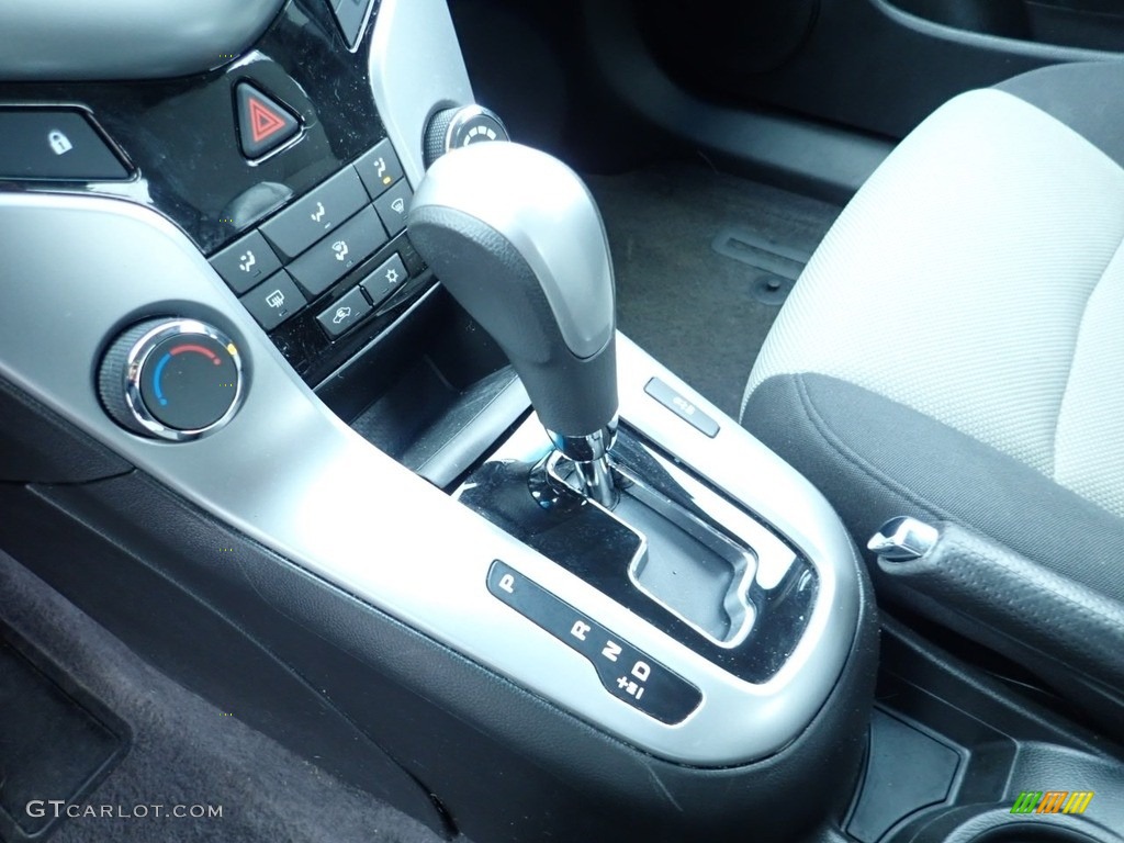 2012 Cruze LS - Ice Blue Metallic / Jet Black/Medium Titanium photo #25