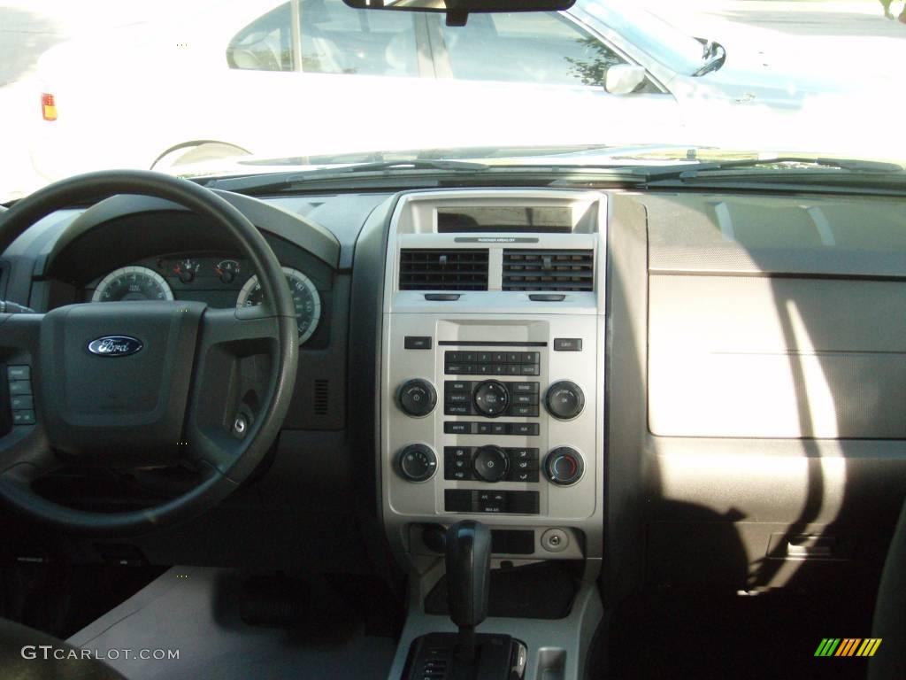 2008 Escape XLT V6 4WD - Black / Charcoal photo #12