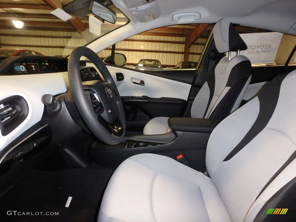 2019 Toyota Prius L Eco Front Seat Photo #132908082