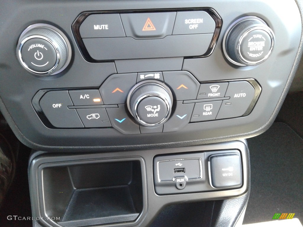 2019 Jeep Renegade Altitude Controls Photos