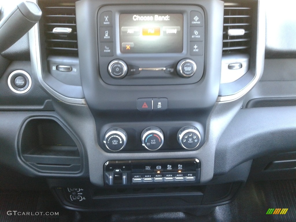 2019 Ram 5500 Tradesman Crew Cab 4x4 Chassis Controls Photo #132911514