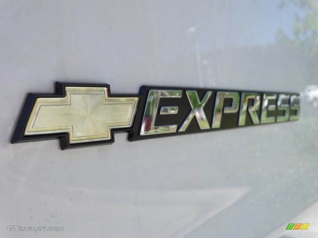 2019 Chevrolet Express 2500 Cargo Extended WT Marks and Logos Photo #132916525