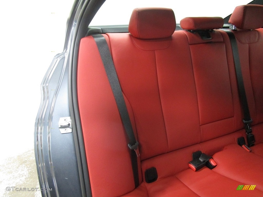 2018 3 Series 330i xDrive Sedan - Mineral Grey Metallic / Coral Red photo #16