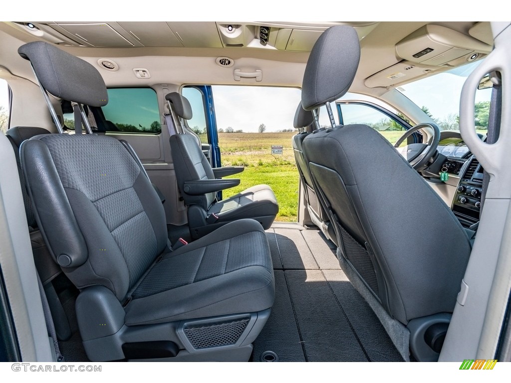 2010 Grand Caravan SXT - Deep Water Blue Pearl Coat / Dark Slate Gray/Light Shale photo #18