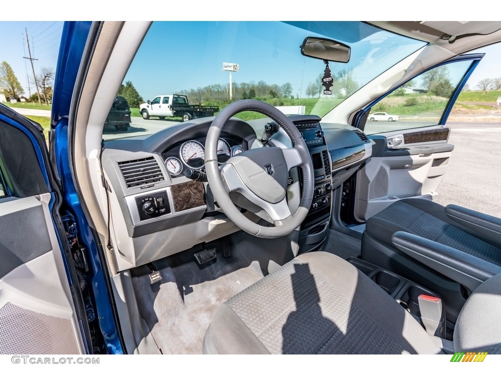 2010 Grand Caravan SXT - Deep Water Blue Pearl Coat / Dark Slate Gray/Light Shale photo #26
