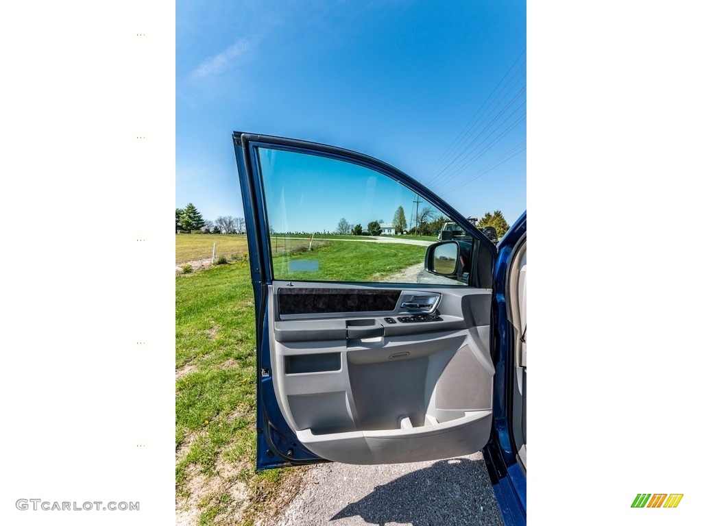 2010 Grand Caravan SXT - Deep Water Blue Pearl Coat / Dark Slate Gray/Light Shale photo #27