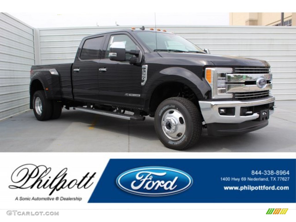 Agate Black Ford F350 Super Duty