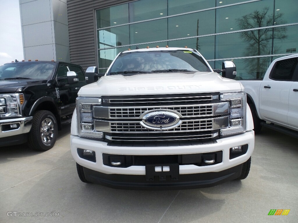 2019 F450 Super Duty Platinum Crew Cab 4x4 - White Platinum Metallic Tri-Coat / Black photo #2