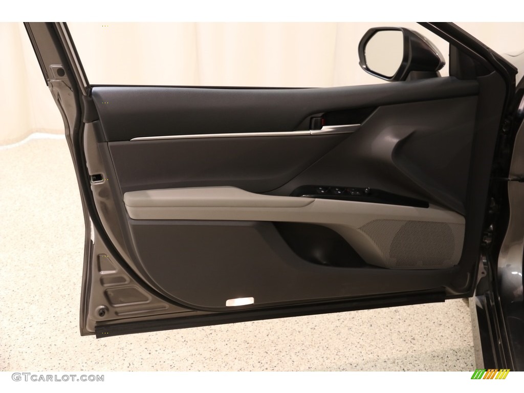 2018 Toyota Camry LE Ash Door Panel Photo #132944297