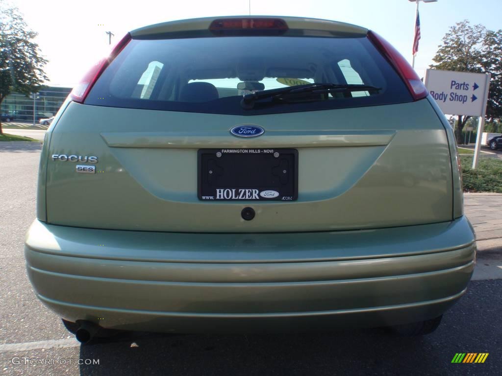 2007 Focus ZX5 SES Hatchback - Kiwi Green Metallic / Charcoal/Light Flint photo #4
