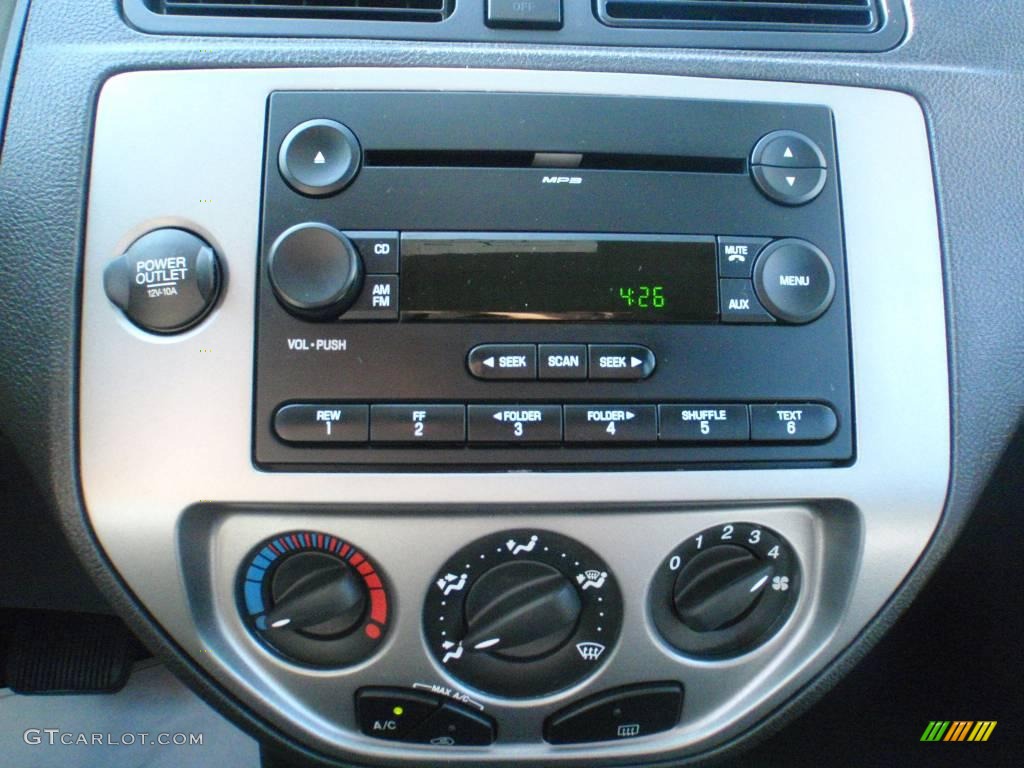 2007 Focus ZX5 SES Hatchback - Kiwi Green Metallic / Charcoal/Light Flint photo #11