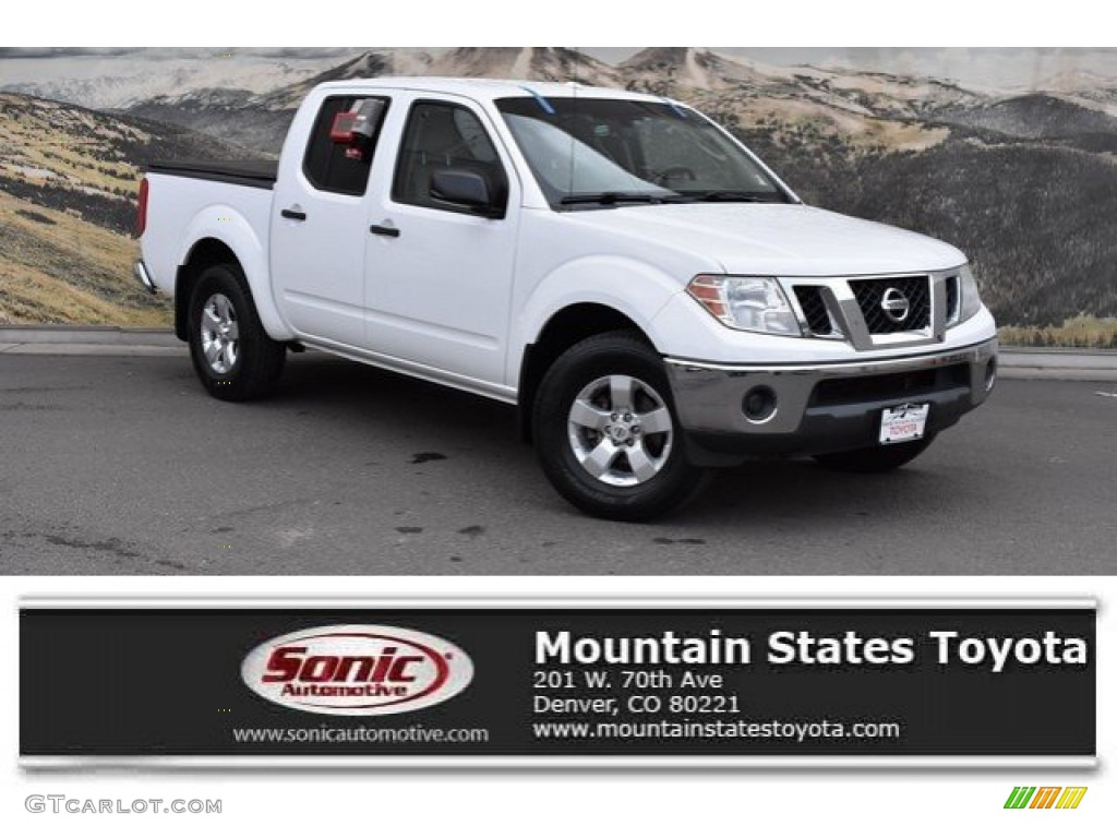 Avalanche White Nissan Frontier