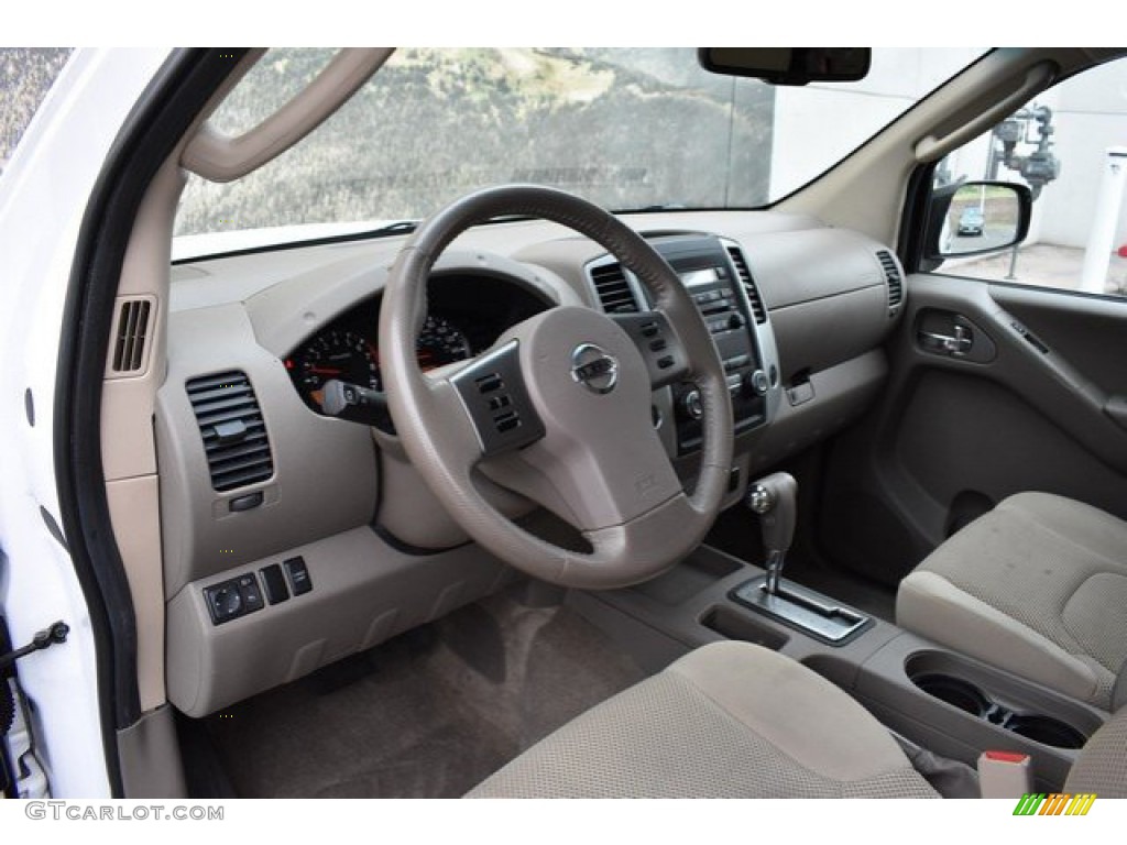 2011 Frontier SV Crew Cab 4x4 - Avalanche White / Beige photo #10