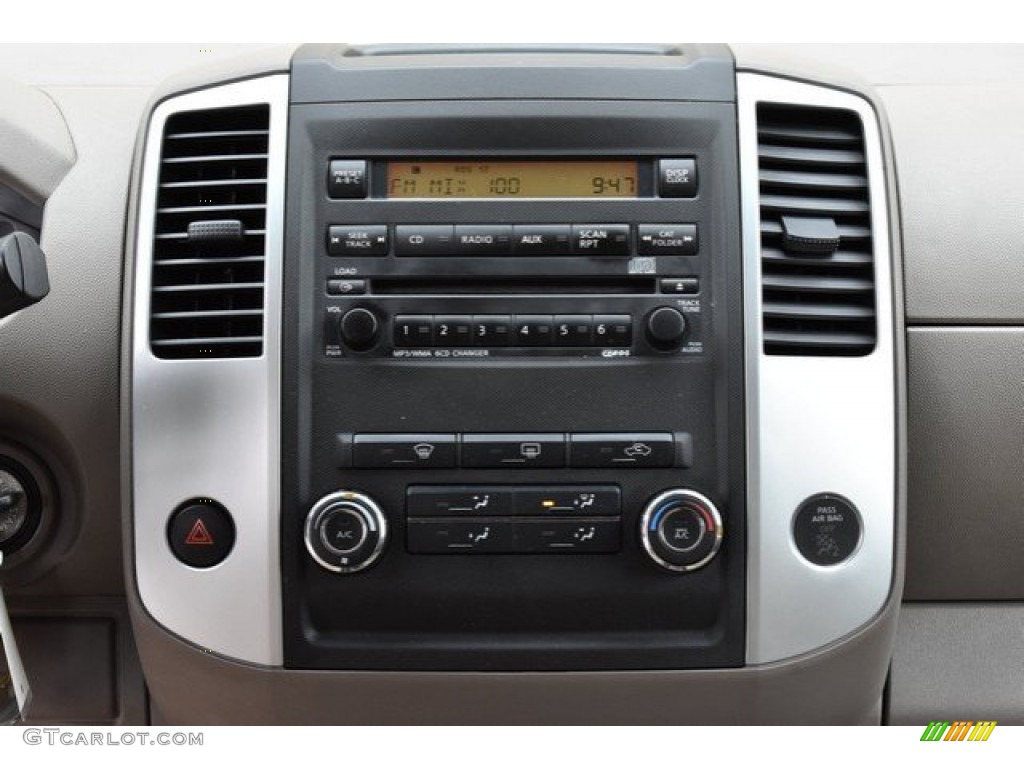2011 Frontier SV Crew Cab 4x4 - Avalanche White / Beige photo #14