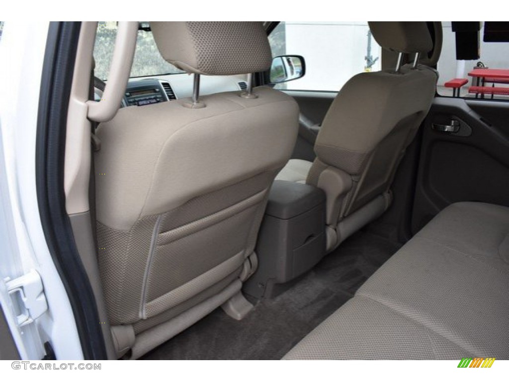 2011 Frontier SV Crew Cab 4x4 - Avalanche White / Beige photo #19