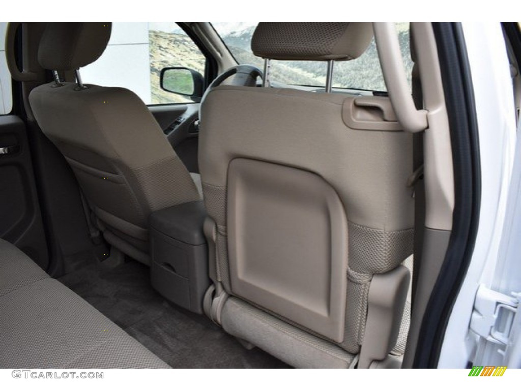 2011 Frontier SV Crew Cab 4x4 - Avalanche White / Beige photo #20