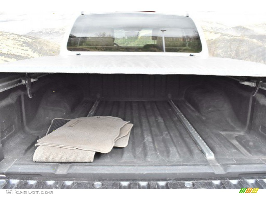 2011 Frontier SV Crew Cab 4x4 - Avalanche White / Beige photo #26