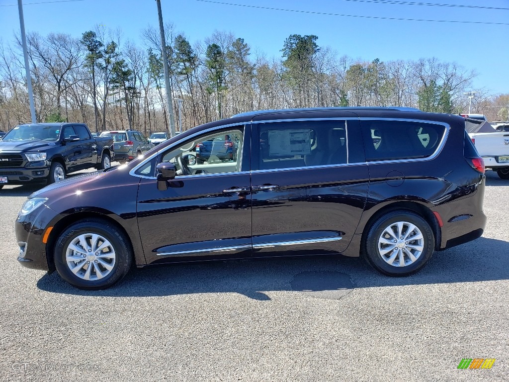 Dark Cordovan Pearl 2019 Chrysler Pacifica Touring L Exterior Photo #132967487