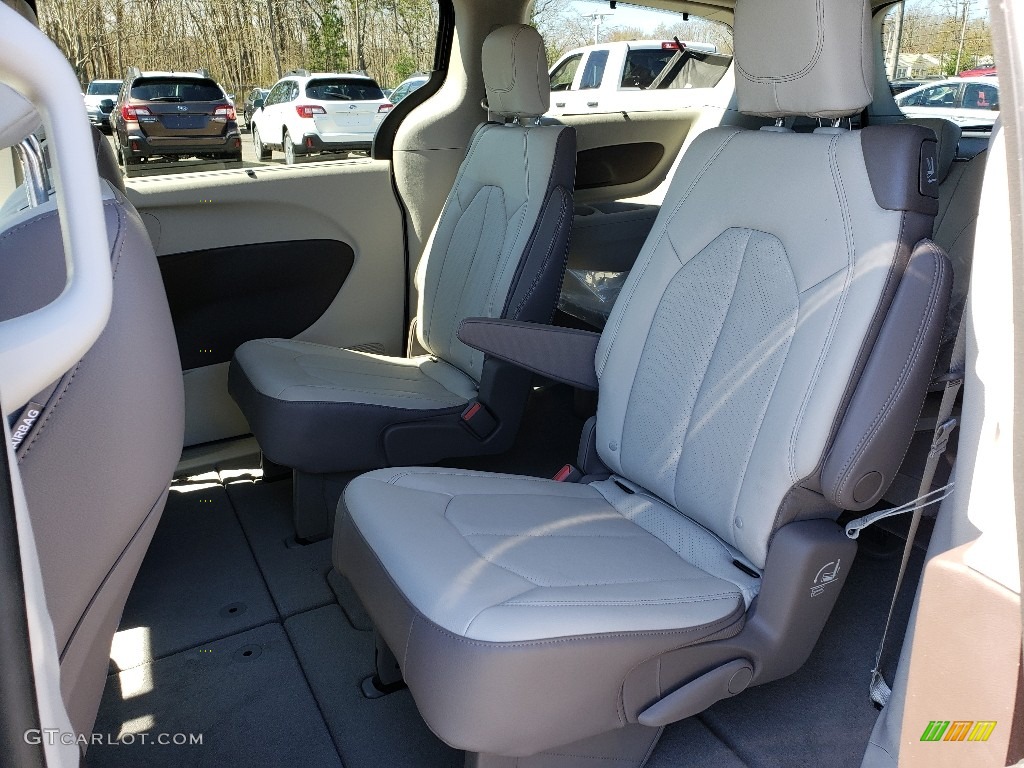 2019 Chrysler Pacifica Touring L Rear Seat Photos