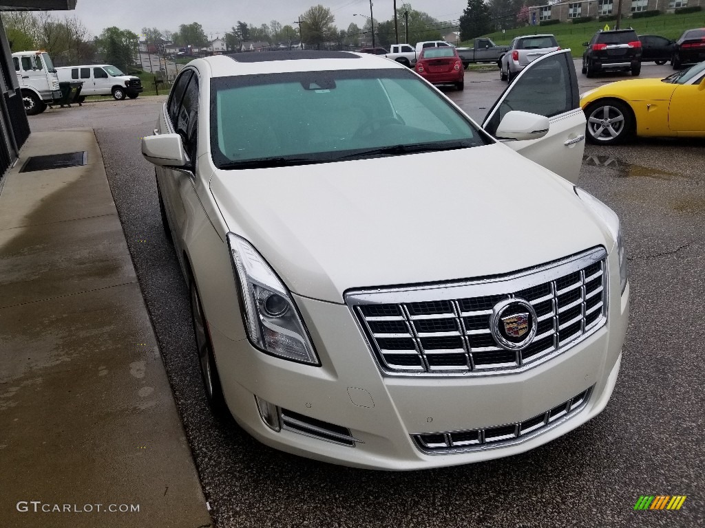 2013 XTS Luxury AWD - White Diamond Tricoat / Caramel/Jet Black photo #22