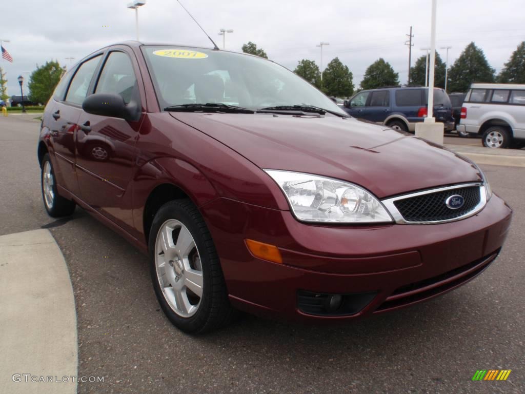 2007 Focus ZX5 SES Hatchback - Dark Toreador Red Metallic / Charcoal/Light Flint photo #7