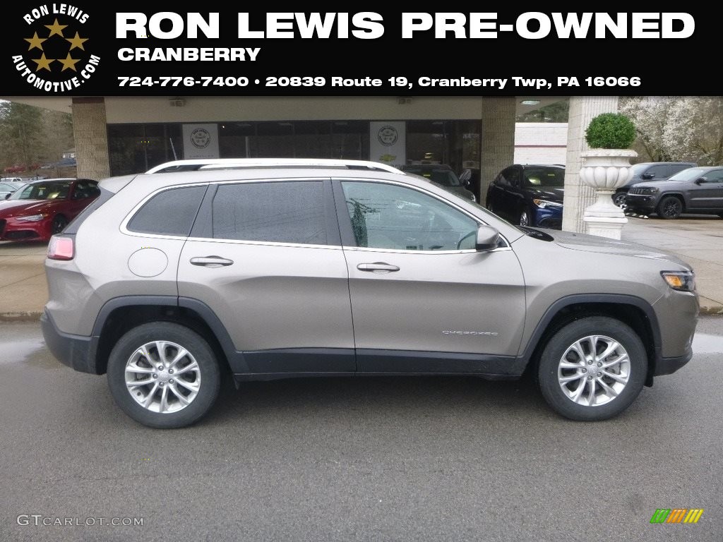 2019 Cherokee Latitude 4x4 - Light Brownstone Pearl / Black/Light Frost Beige photo #1