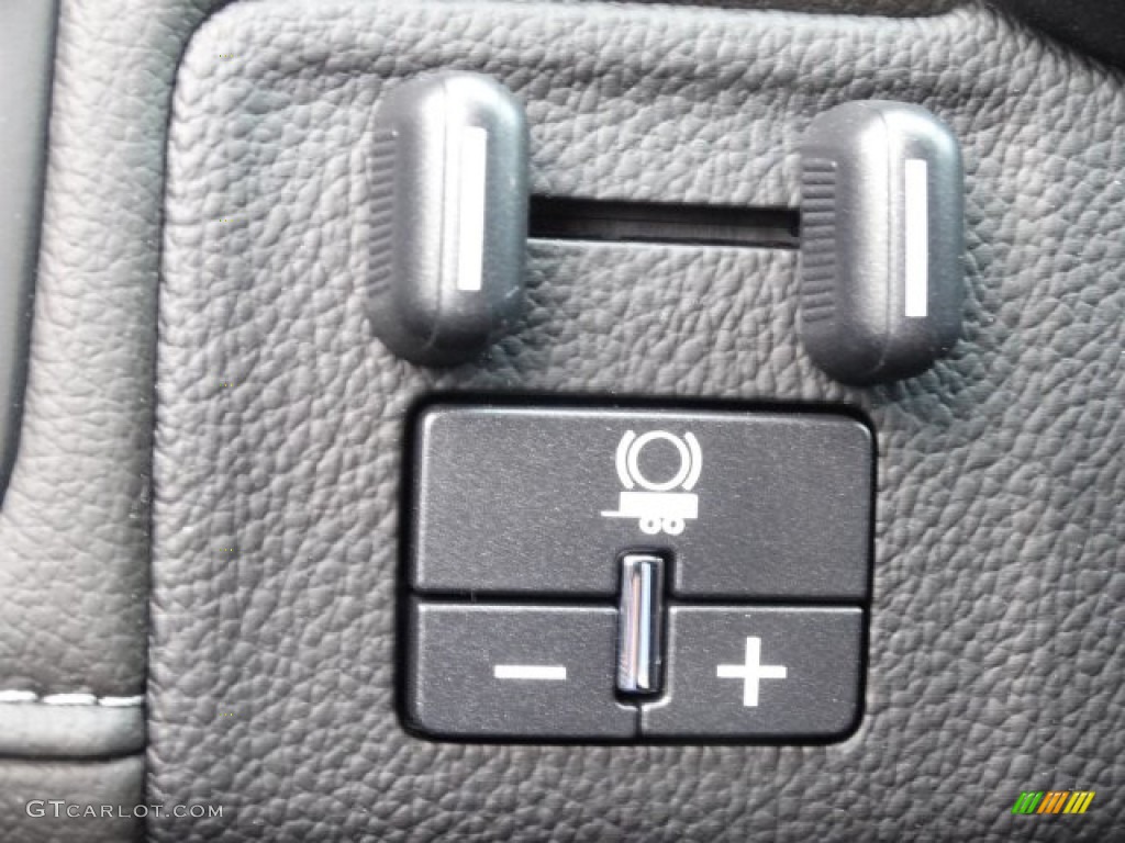 2019 GMC Canyon SLE Crew Cab Controls Photo #132990447