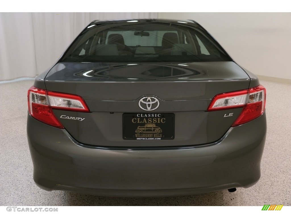 2014 Camry LE - Cypress Pearl / Ivory photo #16