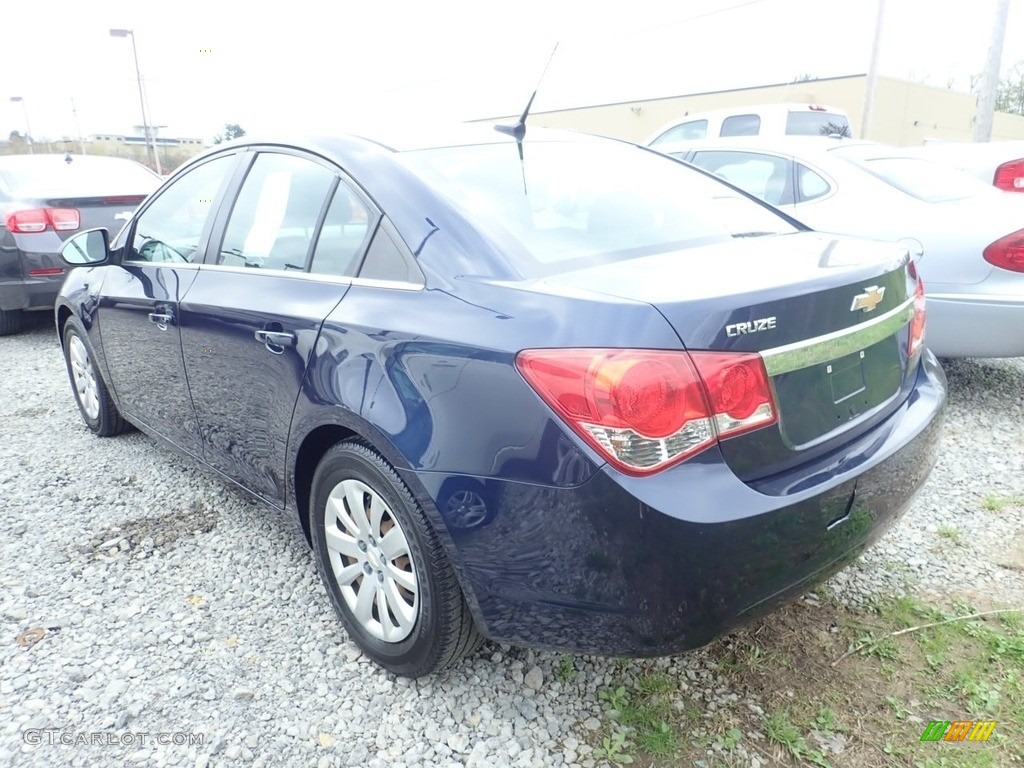 2011 Cruze LS - Imperial Blue Metallic / Jet Black/Medium Titanium photo #2