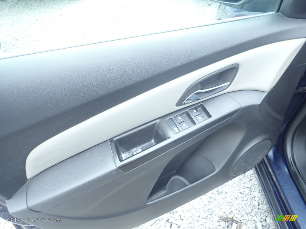 2011 Cruze LS - Imperial Blue Metallic / Jet Black/Medium Titanium photo #11