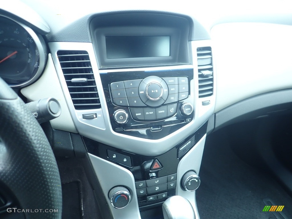 2011 Cruze LS - Imperial Blue Metallic / Jet Black/Medium Titanium photo #13
