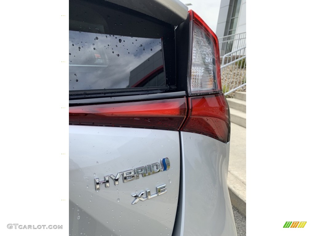 2019 Toyota Prius XLE AWD-e Marks and Logos Photos