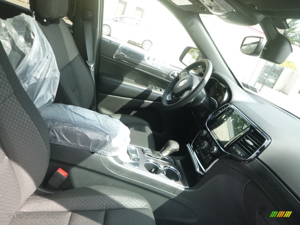 2019 Grand Cherokee Upland 4x4 - Sting-Gray / Black photo #10