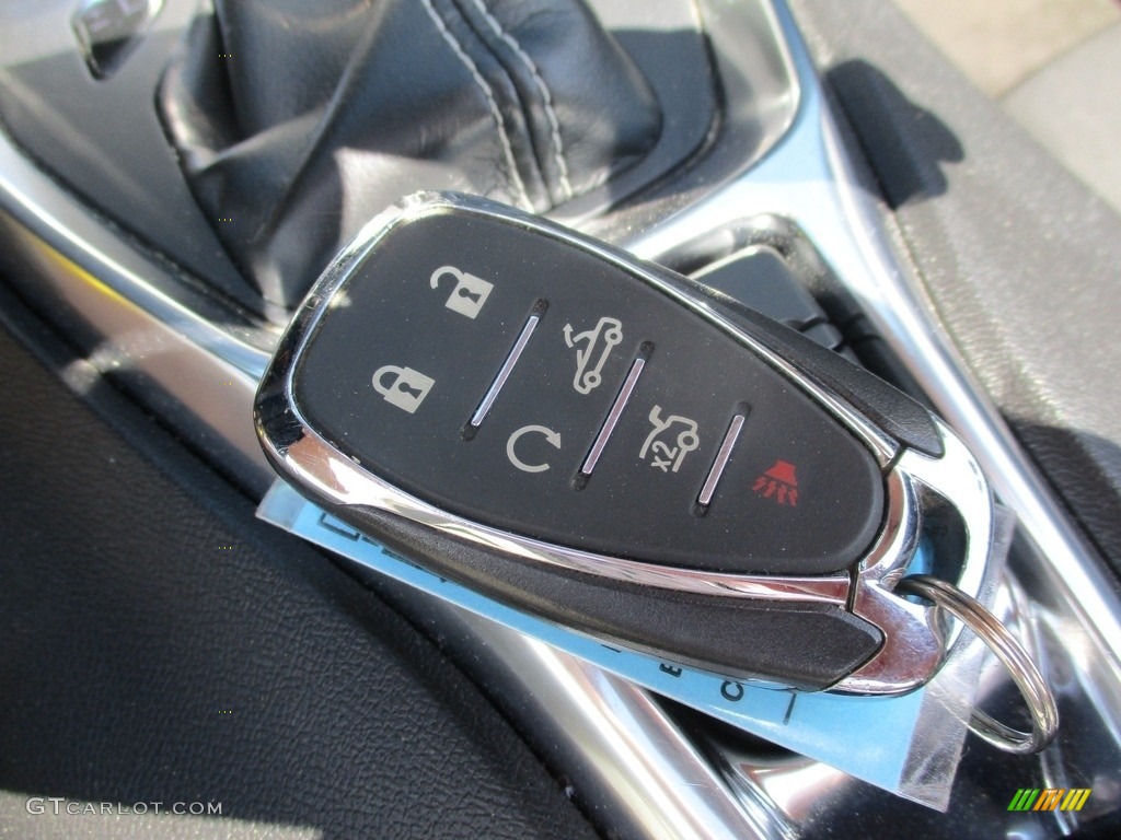 2018 Chevrolet Camaro LT Convertible Keys Photos