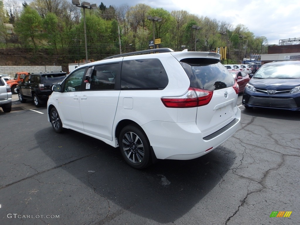 2019 Sienna LE AWD - Super White / Ash photo #3