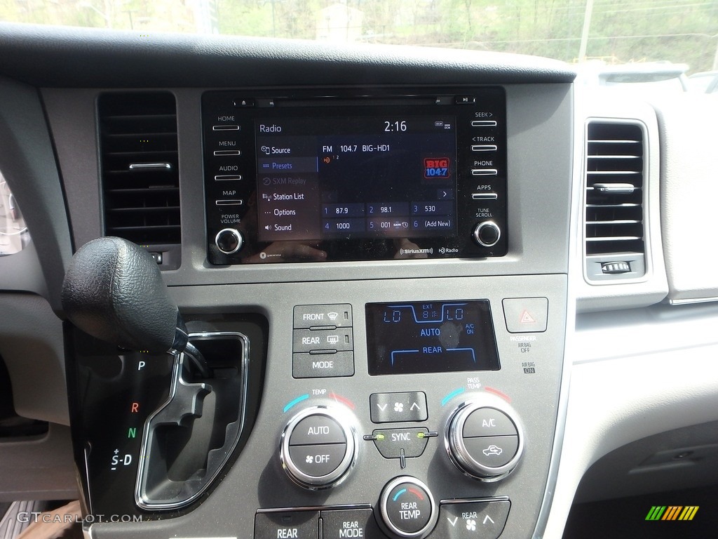 2019 Sienna LE AWD - Super White / Ash photo #12