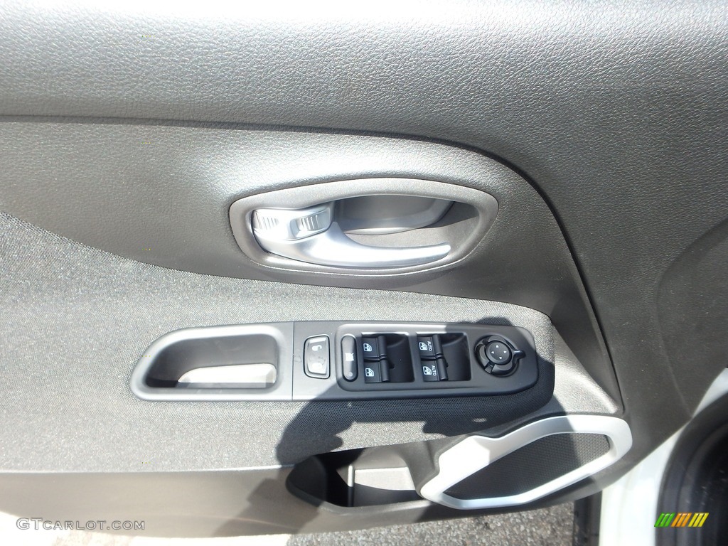 2019 Renegade Latitude 4x4 - Alpine White / Black photo #14