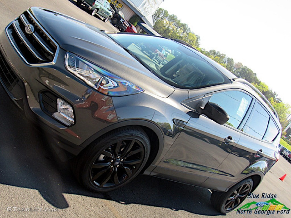 2019 Escape SE - Magnetic / Chromite Gray/Charcoal Black photo #28