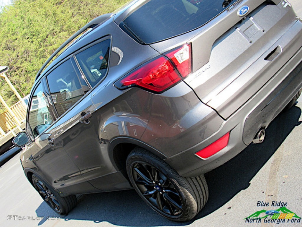 2019 Escape SE - Magnetic / Chromite Gray/Charcoal Black photo #31