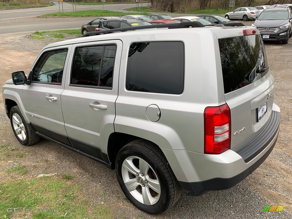2011 Patriot Latitude 4x4 - Bright Silver Metallic / Dark Slate Gray/Light Pebble photo #7