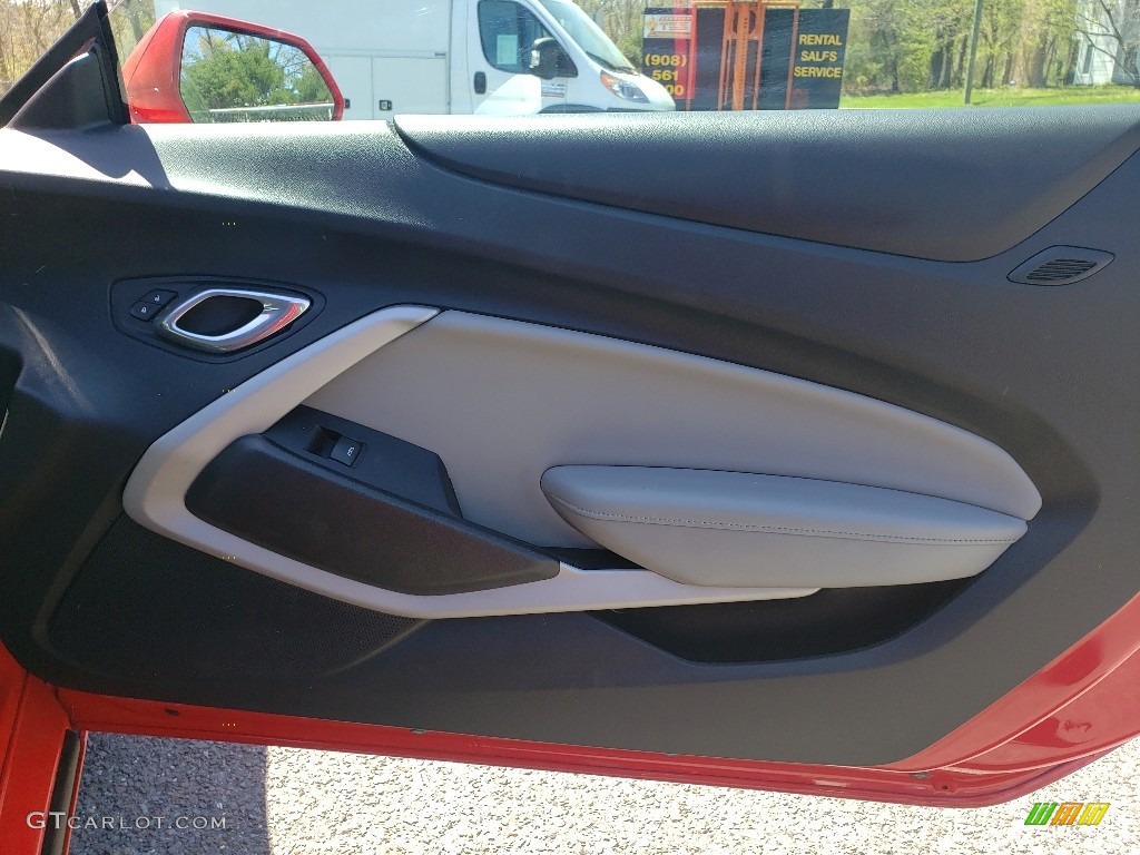 2018 Chevrolet Camaro LT Convertible Medium Ash Gray Door Panel Photo #133057043