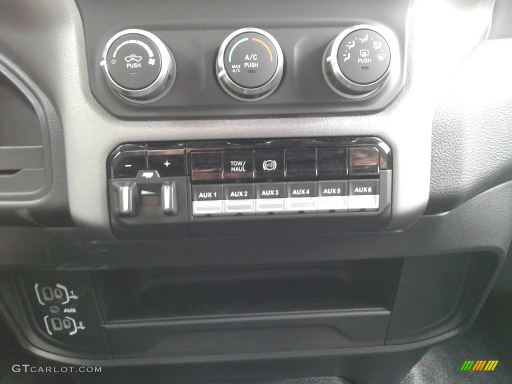 2019 Ram 5500 SLT Crew Cab 4x4 Chassis Controls Photo #133060831