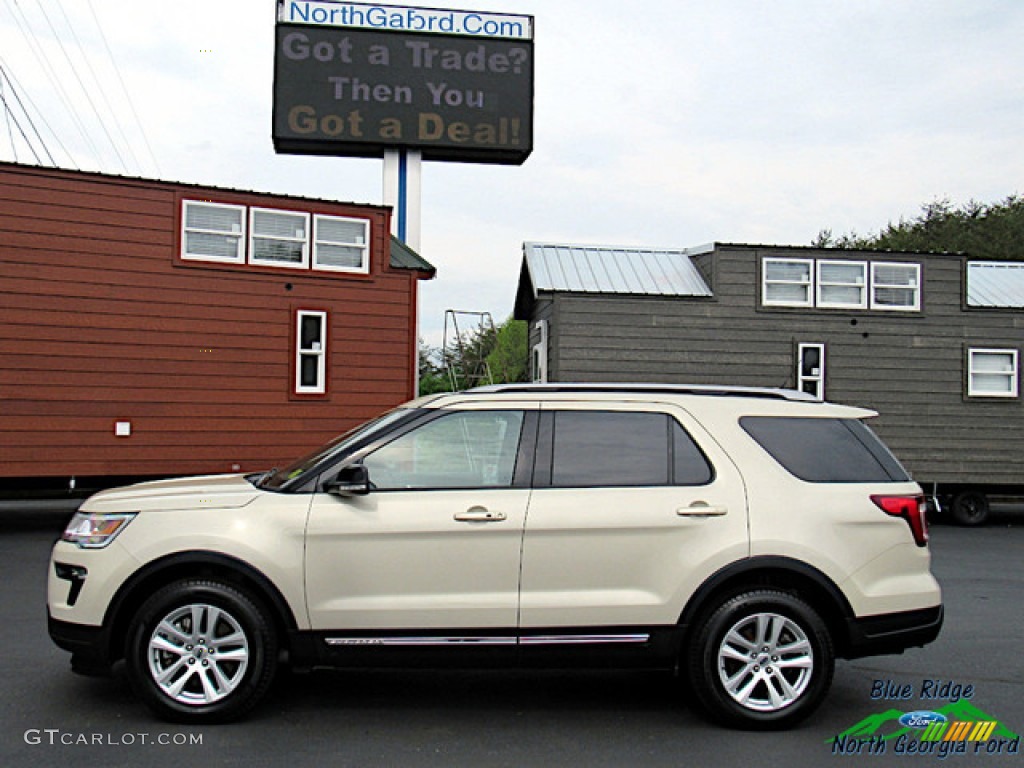 2018 Explorer XLT 4WD - Platinum Dune / Medium Stone photo #2